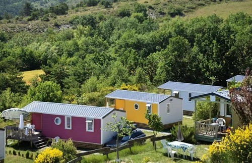 Rosans House | Mobilheim Komfort "Poppy's" 22m2 - 2 Schlafzimmer - überdachte Terrasse 4 Personen