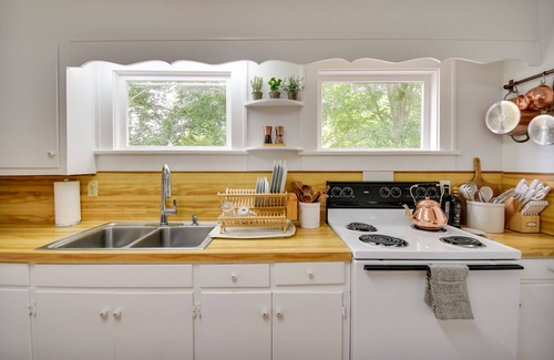 Bohannon House | Mobjack Bay Rental on Private Cove!
