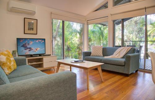Boomerang Beach Apartment | Mobys Beachside Retreat
