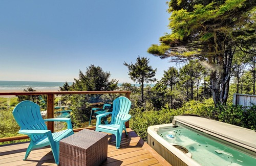 Moclips Cottage | Moclips Home w/Hot Tub & Stunning Beach Views!