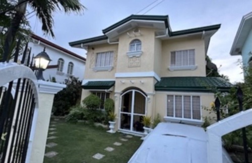 Suba Basbas House | Model house located within a gated community close to shopping and attractions