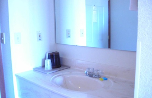 Gwinn Hotel | Model Towne Inn