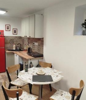 Hanspaulka Apartment | Moderní apartmán s terasou - 15 min Letiště - Parkování na pozemku zdarma