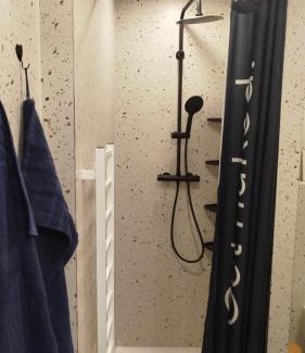 Hanspaulka Apartment | Moderní apartmán s terasou - 15 min Letiště - Parkování na pozemku zdarma