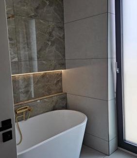 Bobrov Apartment | Moderný 3 - spálňový apartmán s veľkou terasou