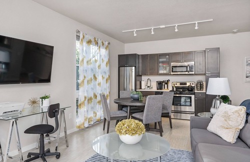 Kingfield Apartment | Modern 1-Bd Apartment#Desk#Fast WiFi#Walk to Uptown#Keurig+Coffee#Roku TV