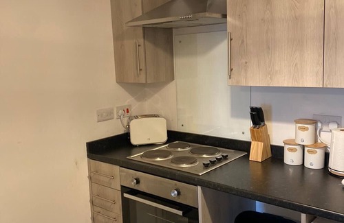 George Green Apartment | Modern 1 Bed Serviced Apartment with Free Parking