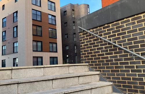 George Green Apartment | Modern 1 Bed Serviced Apartment with Free Parking