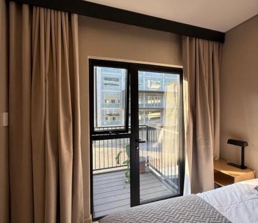 Sandown Apartment | Modern 1 Bedroom Apartment overlooking Sandton City