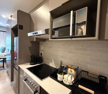 Sandown Apartment | Modern 1 Bedroom Apartment overlooking Sandton City