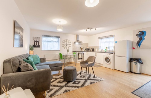 Chadwell Apartment | Modern 1-Bedroom Apartment in Chadwell Heath
