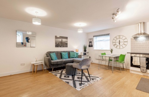 Chadwell Apartment | Modern 1-Bedroom Apartment in Chadwell Heath