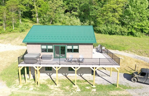 Climax Cottage | Modern 1 bedroom Guest House with sweeping views of the Redbank Creek and Valley
