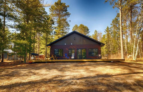 Side Lake House | Modern 1-bedroom, with AC, fitness room,n &indoor basketball hoop in Side Lake.