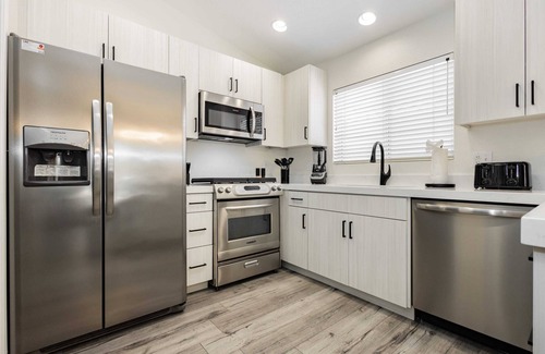 Silverado Ranch House | Modern 1 Story Home w 3BR, Pool, Hot Tub, Sleeps 6