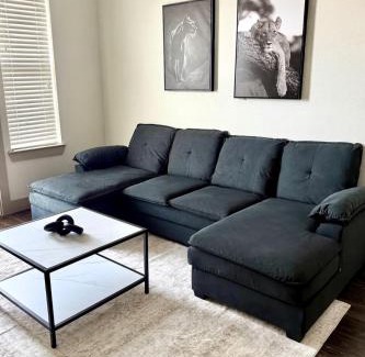 Farmers Branch Apartment | Modern 1BR Dallas peaceful escape in the heart of Farmers Branch! Less than 20 minutes from Downtown Dallas, 15 from DFW ariport 15 from Grapevine