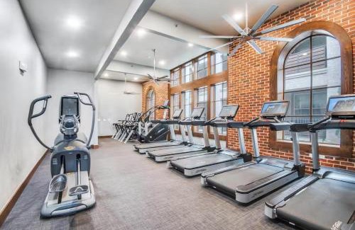 Farmers Branch Apartment | Modern 1BR Dallas peaceful escape in the heart of Farmers Branch! Less than 20 minutes from Downtown Dallas, 15 from DFW ariport 15 from Grapevine