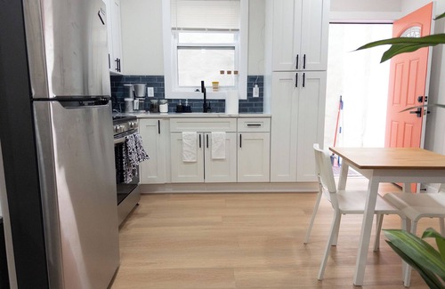 Washington Square West Apartment | Modern 1BR in Central Philly Near Hospitals, Parks, WiFi + Housekeeping