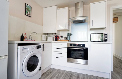Gabalfa Apartment | Modern 1BR Near Independent Eateries