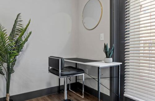 Chestnut Apartment | Modern 1BR Retreat Pool Free Wi-Fi Free Parking