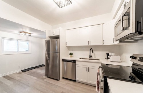 Welland House | Modern 2 Bdrm Home/Apt 20 mins to falls