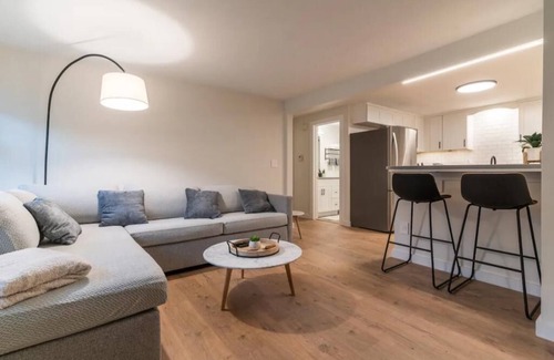 Shelburne Apartment | Modern 2-Bed Apartment-Shelburne