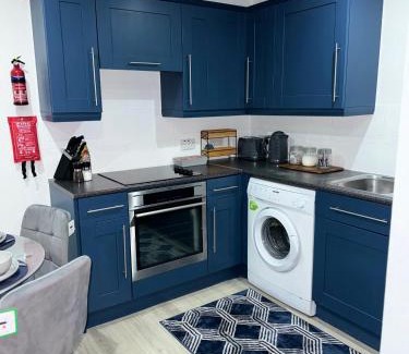 Rushmoor District Apartment | Modern 2 Bed Apartment - Blue Madison
