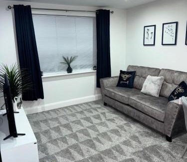 Rushmoor District Apartment | Modern 2 Bed Apartment - Blue Madison