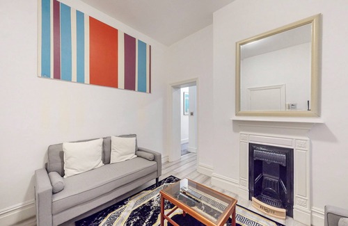 Chiswick Riverside Apartment | Modern 2 Bed APT-7 Minutes From The Thames River
