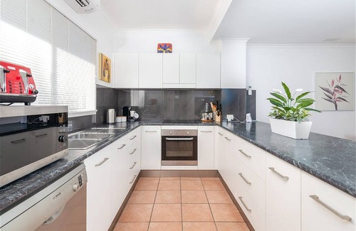 Port Douglas House | Modern 2 bed townhouse with pool