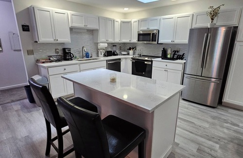 Tonawanda Villa | Modern 2-Bed Villa in ❤️ of WNY Buffalo & Niagara Falls