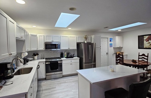Tonawanda Villa | Modern 2-Bed Villa in ❤️ of WNY Buffalo & Niagara Falls