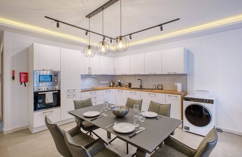 Qawra Apartment | Modern 2-Bedroom Apartment Near the Sea