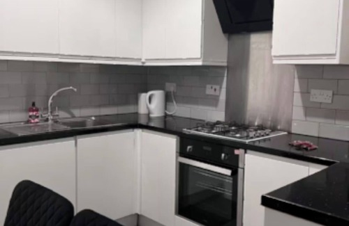 Haymarket Apartment | Modern 2 bedroom apartment close to city centre !