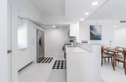 Parkside Apartment | Modern 2-bedroom apartment w/Pool near beach and airport