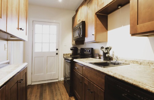 Historic Downtown Savannah Apartment | Modern 2-Bedroom Apartment in Victorian District ★ Prime Location ★ Near Forsyth