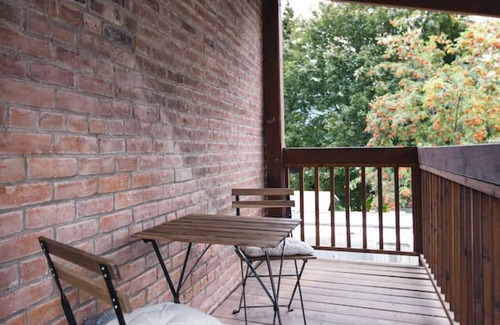 Kaslo Condo | Modern 2 bedroom apartment located in a building built in 1896