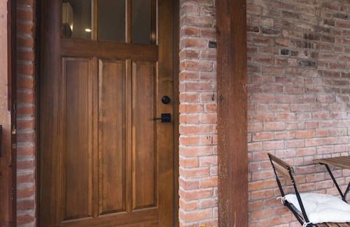 Kaslo Condo | Modern 2 bedroom apartment located in a building built in 1896