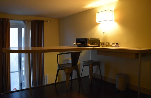3rd Arrondissement Apartment | Modern 2-Bedroom Apartment In The Marais, Sleeps 5