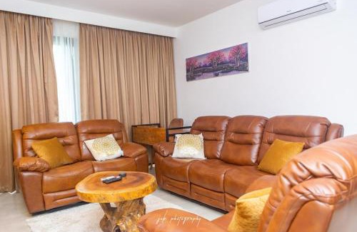 Dzorwulu Apartment | Modern 2 Bedroom Apartment at Airport - 24 7 Security, Pool, Gym, Rooftop, Free Parking, Free Airport Pickup for Long Stay,Opposite Kozo Restaurant