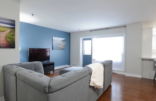 Terra Nova Condo | Modern 2 Bedroom Condo in ideal location