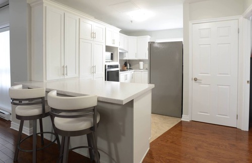 Terra Nova Condo | Modern 2 Bedroom Condo in ideal location