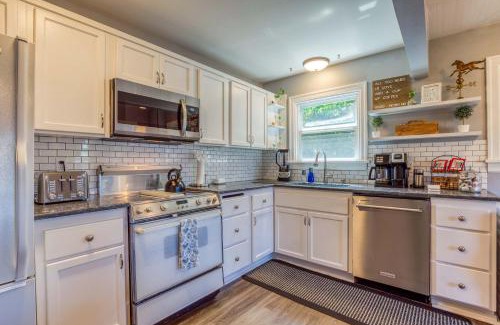 Snohomish House | Modern 2 Bedroom Farmhouse Cottage with Hot Tub in Snohomish