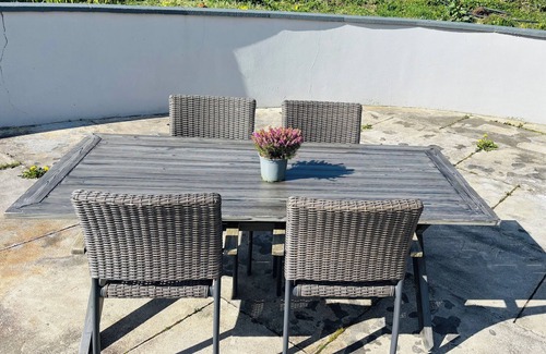 Clifden House | Modern 2 bedroom House 3 bathrooms, sleeps 5