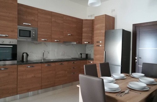 Naxxar Apartment | Modern 2 Bedroom Suite with Kitchen, A/C and Ample Parking