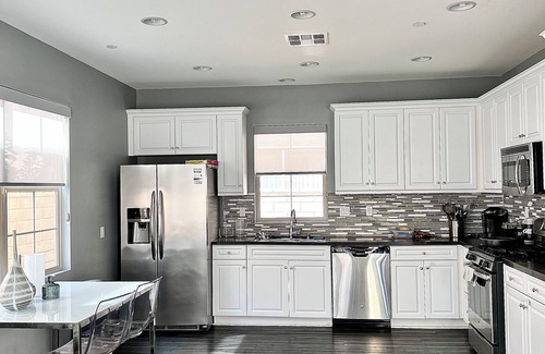 Santa Clarita Villa | Modern 2 bedroom Villa in Santa Clarita