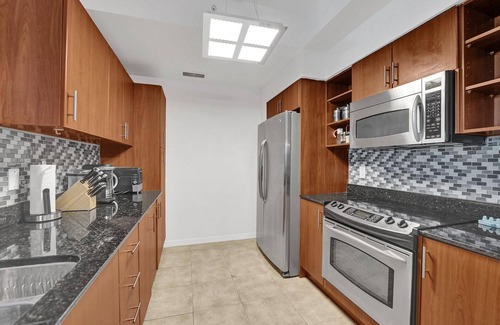 East Ocean Ave Apartment | Modern/2 Bedrooms/2 Bathrooms/Boat Parking/Coastal Luxury