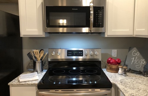 Fayetteville House | Modern 2B/2.5Bath w/Garage - Close to UofA and Centennial Park