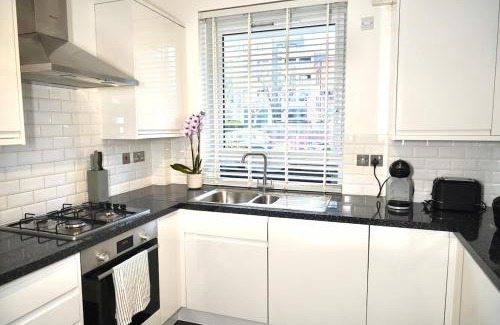 Chaucer Apartment | Modern 2B Flat - Walk to London Bridge & Borough Market