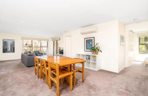 Turner Apartment | Modern 2BR 2BA Apartment Close to City and ANU - Hosted by Canstay